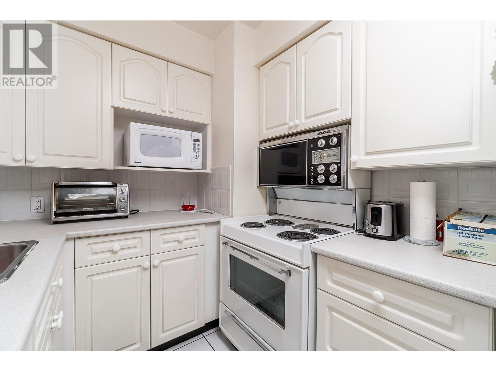 8348 12th Avenue, Burnaby, British Columbia  V3N 2L6 - Photo 12 - R2826229