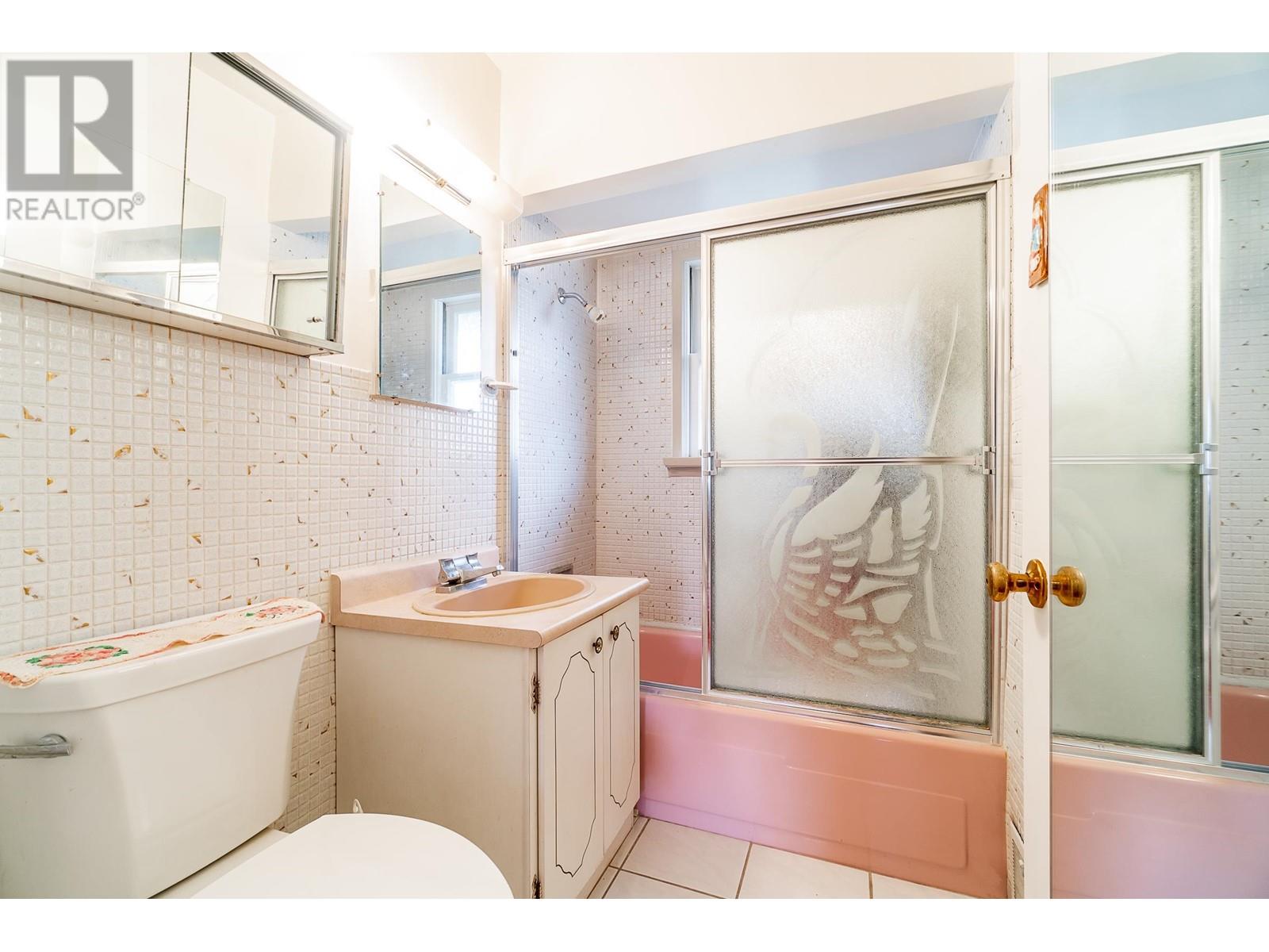 8348 12th Avenue, Burnaby, British Columbia  V3N 2L6 - Photo 20 - R2826229