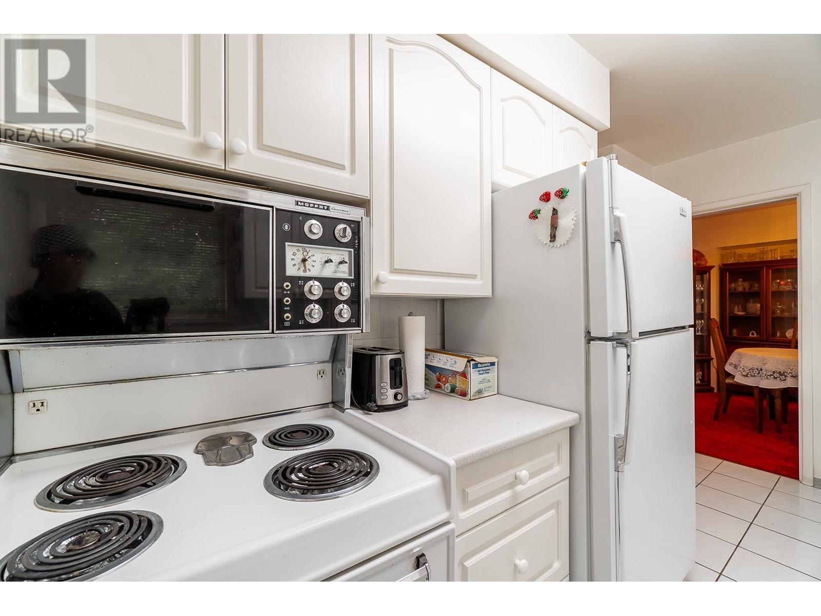 8348 12th Avenue, Burnaby, British Columbia  V3N 2L6 - Photo 13 - R2826229
