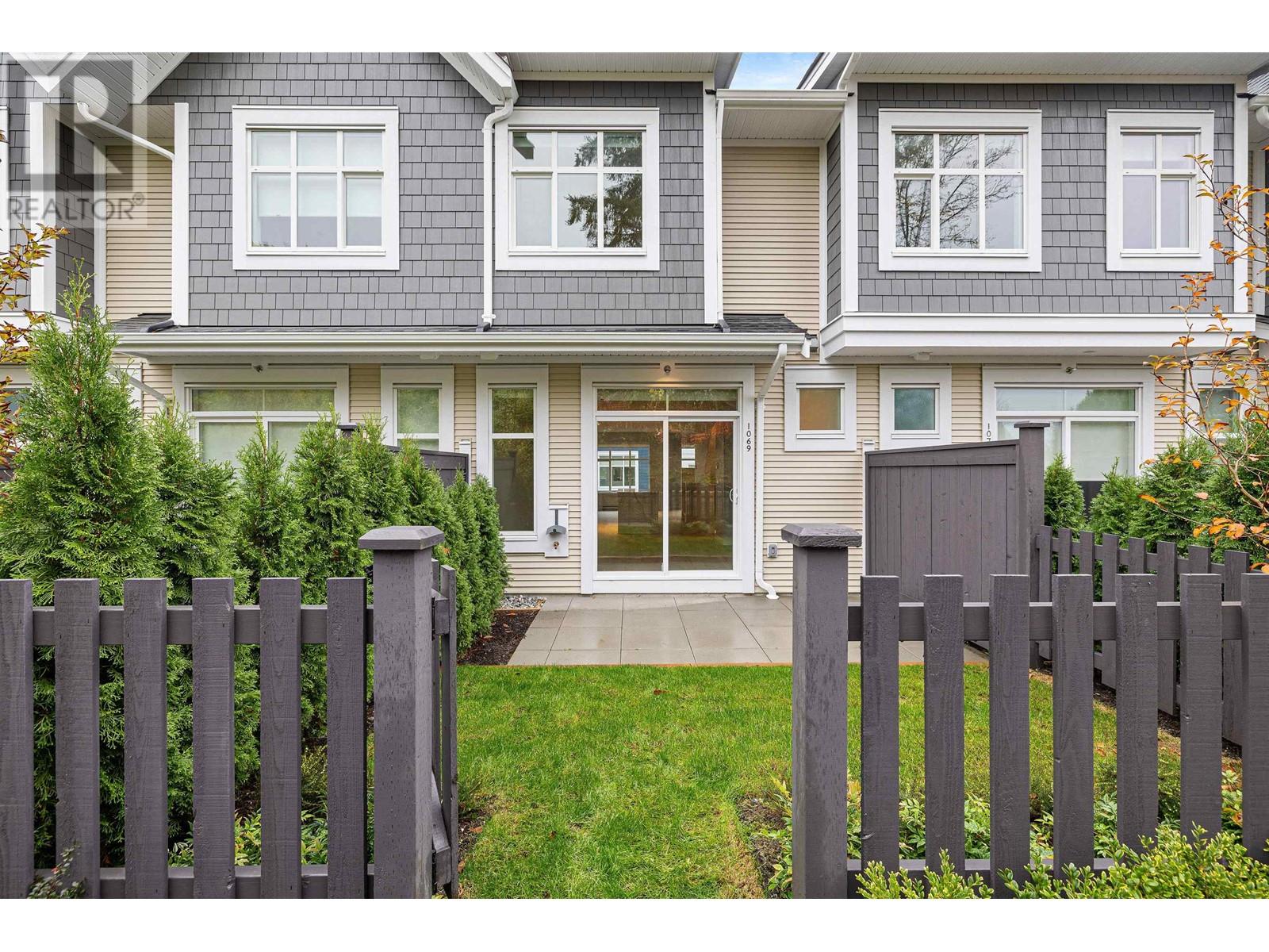 1069 11280 Pazarena Place, Maple Ridge, British Columbia  V2X 9H8 - Photo 1 - R2826585