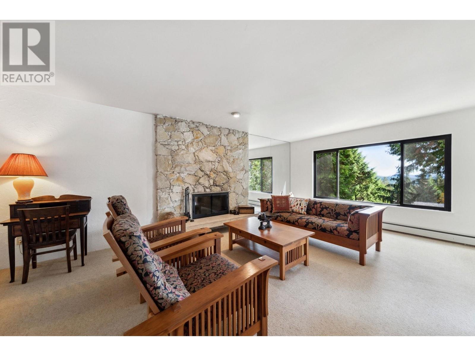 1406 Mcnair Drive, North Vancouver, British Columbia  V7K 1X5 - Photo 4 - R2825093