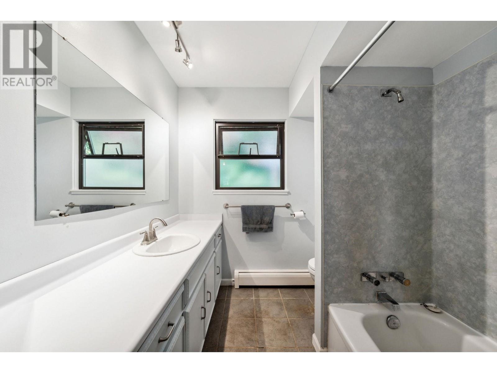 1406 Mcnair Drive, North Vancouver, British Columbia  V7K 1X5 - Photo 18 - R2825093