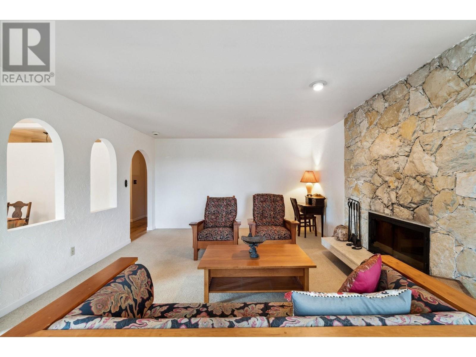 1406 Mcnair Drive, North Vancouver, British Columbia  V7K 1X5 - Photo 6 - R2825093