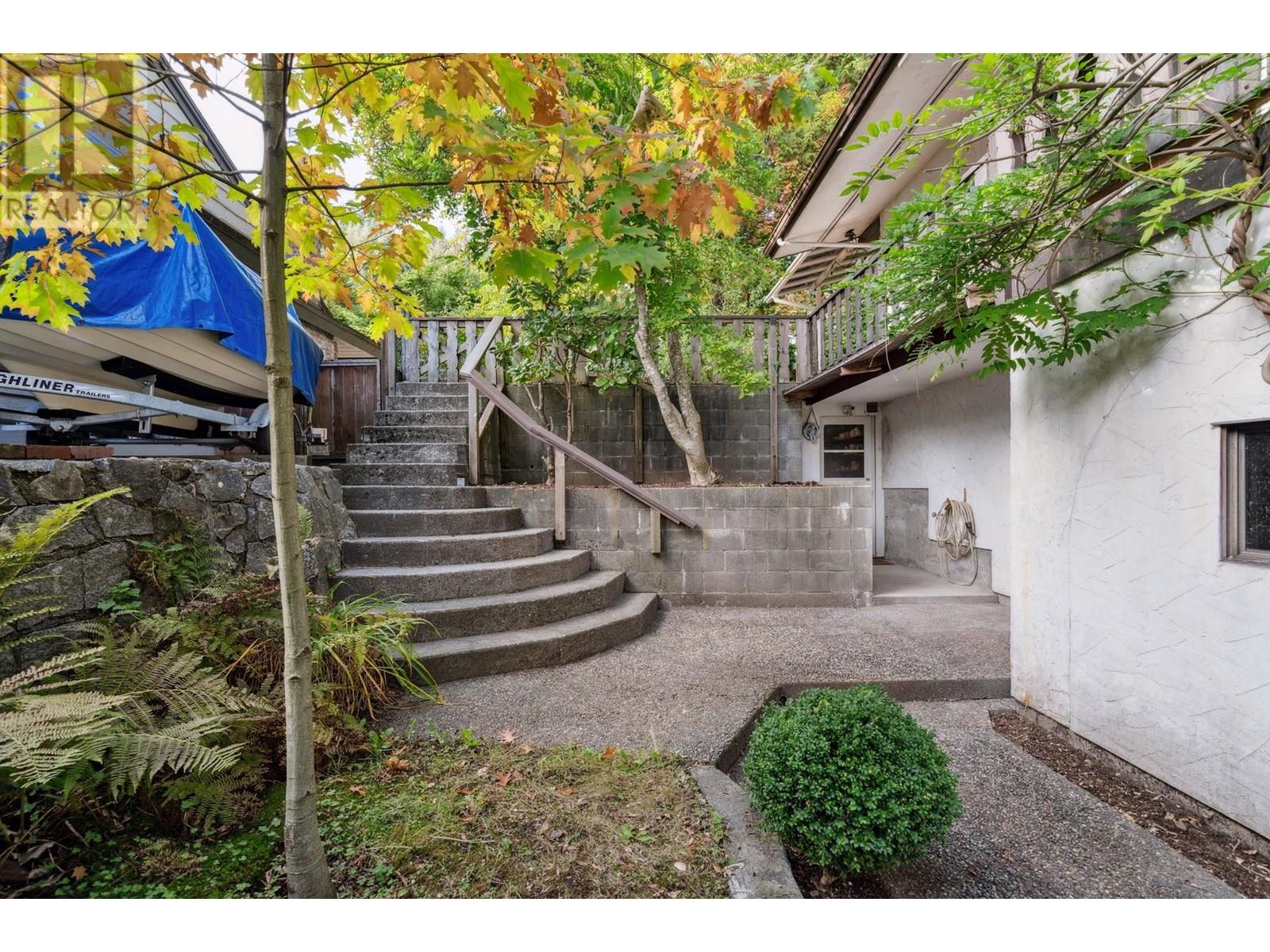 1406 Mcnair Drive, North Vancouver, British Columbia  V7K 1X5 - Photo 23 - R2825093
