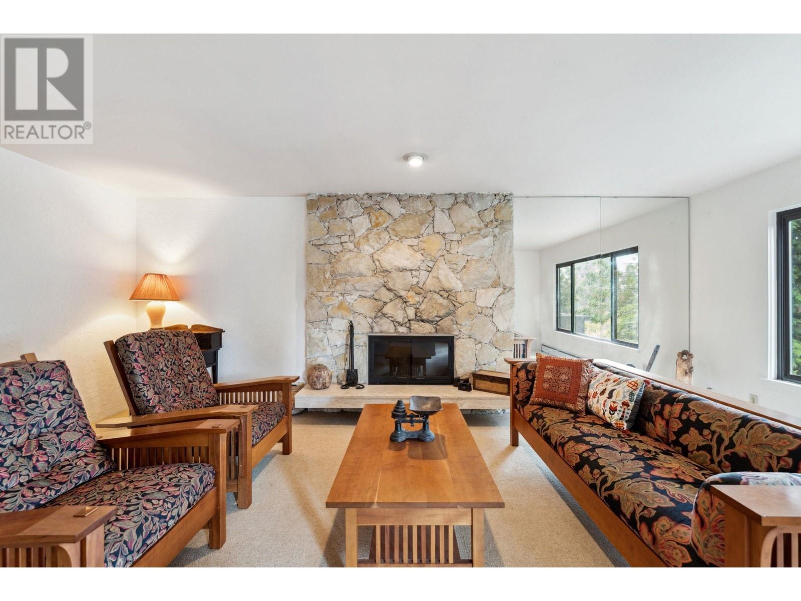 1406 Mcnair Drive, North Vancouver, British Columbia  V7K 1X5 - Photo 5 - R2825093