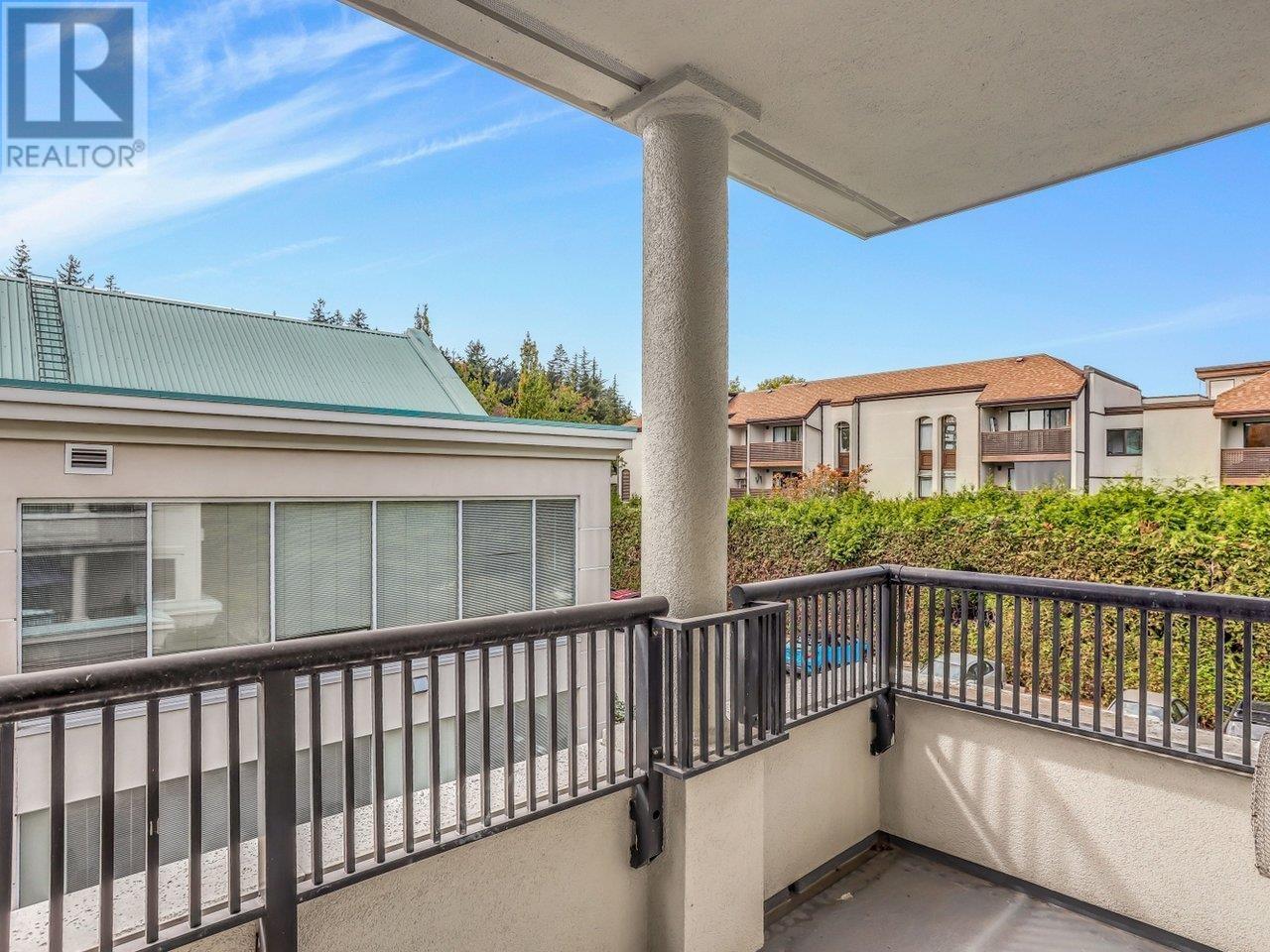 302 55 Blackberry Drive, New Westminster, British Columbia  V3L 5S7 - Photo 2 - R2812647