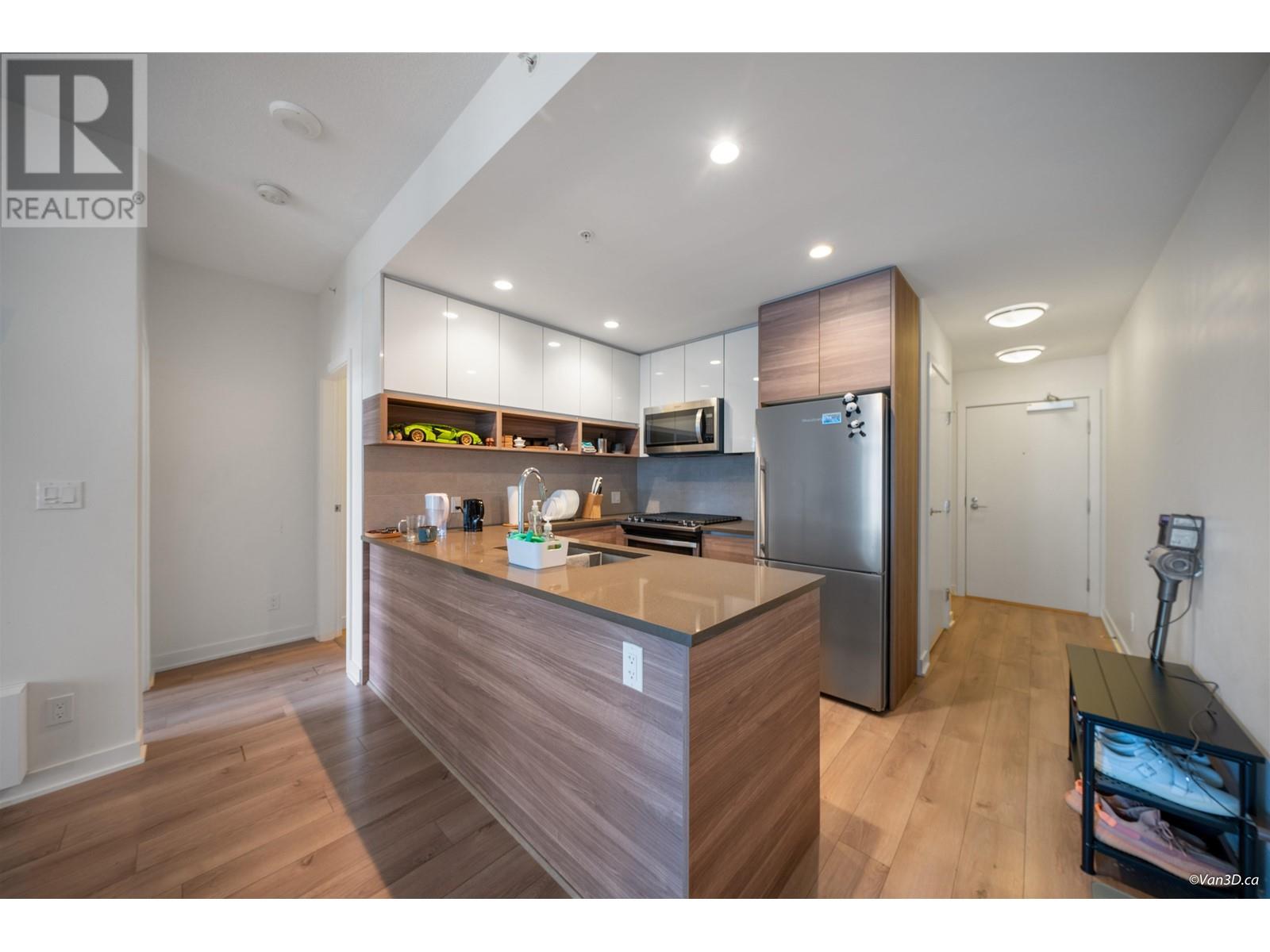 401 8850 University Crescent, Burnaby, British Columbia  V5A 4Y8 - Photo 3 - R2825470