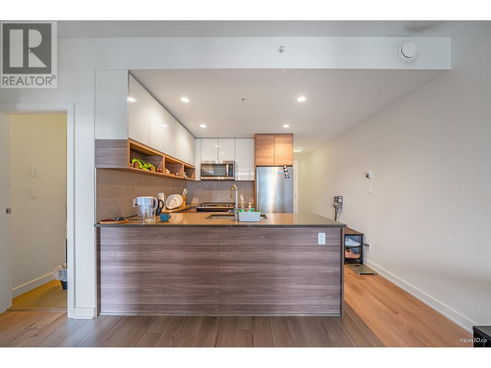 401 8850 University Crescent, Burnaby, British Columbia  V5A 4Y8 - Photo 2 - R2825470