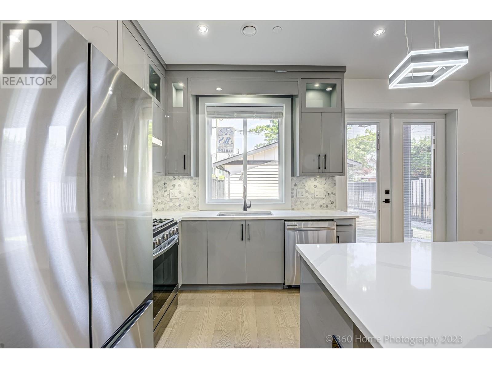 2831 Mcgill Street, Vancouver, British Columbia  V5K 1H7 - Photo 2 - R2789757