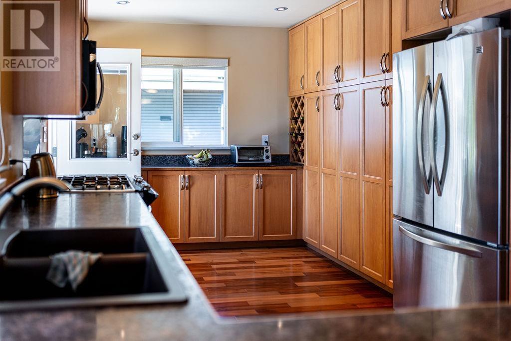 496 Ocean View Drive, Gibsons, British Columbia  V0N 1V5 - Photo 13 - R2826649
