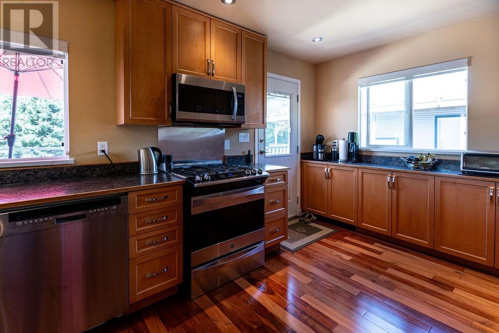496 Ocean View Drive, Gibsons, British Columbia  V0N 1V5 - Photo 15 - R2826649