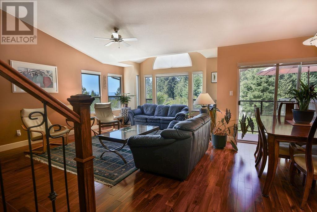496 Ocean View Drive, Gibsons, British Columbia  V0N 1V5 - Photo 20 - R2826649