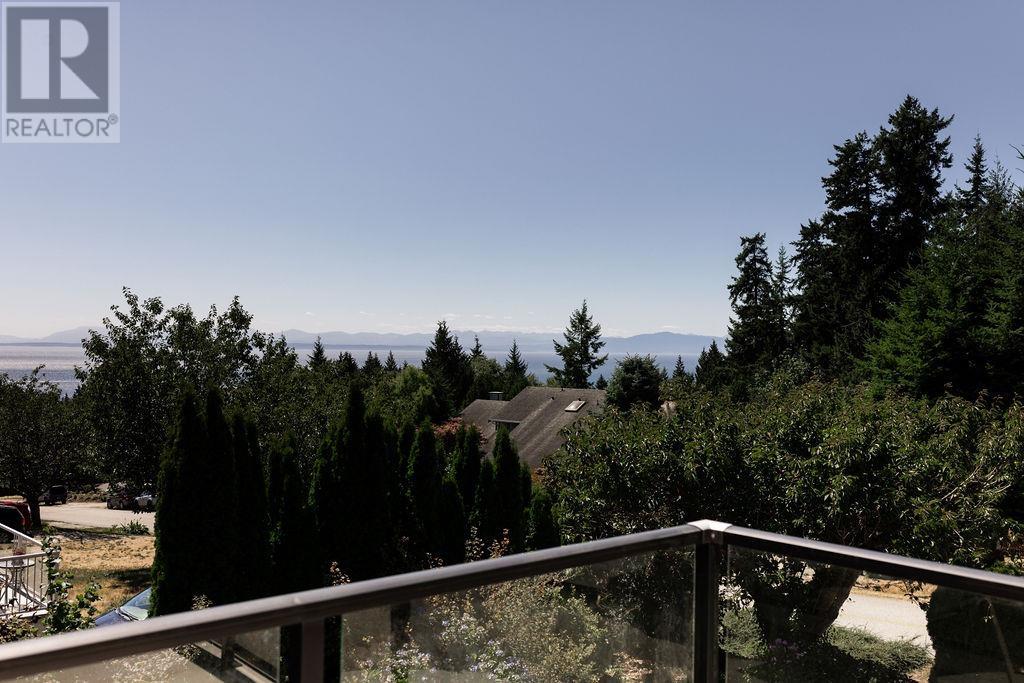 496 Ocean View Drive, Gibsons, British Columbia  V0N 1V5 - Photo 5 - R2826649
