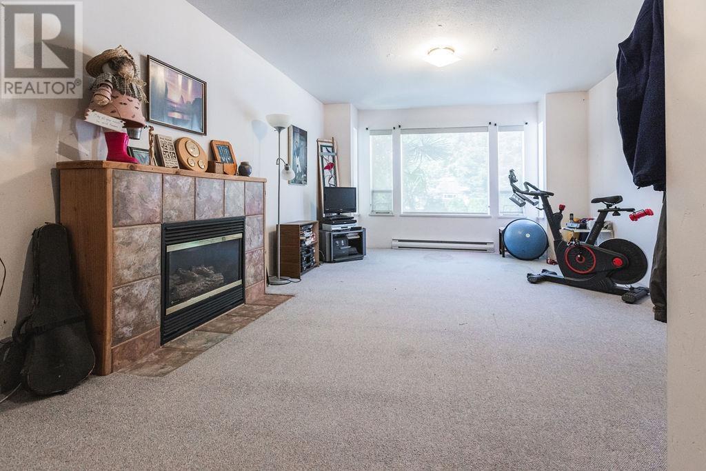 496 Ocean View Drive, Gibsons, British Columbia  V0N 1V5 - Photo 8 - R2826649