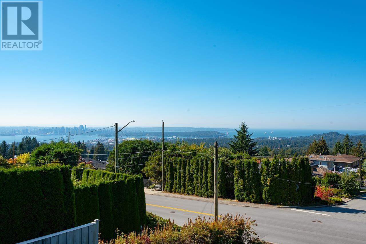 3808 Lonsdale Avenue, North Vancouver, British Columbia  V7N 3K6 - Photo 8 - R2818979