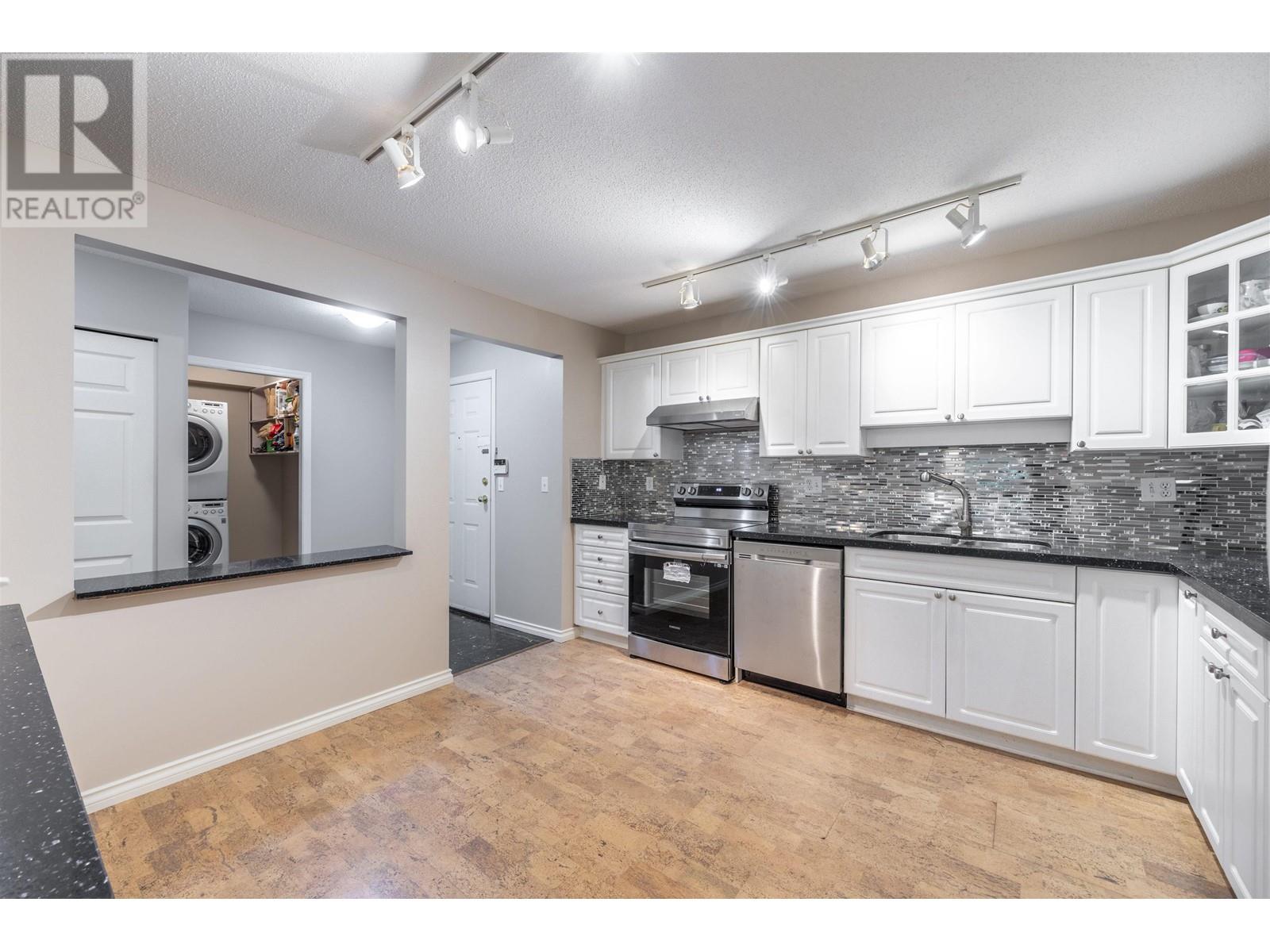 207 7231 Antrim Avenue, Burnaby, British Columbia  V5J 5H5 - Photo 2 - R2825279