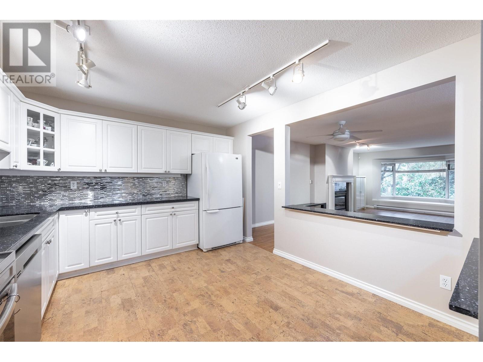 207 7231 Antrim Avenue, Burnaby, British Columbia  V5J 5H5 - Photo 3 - R2825279