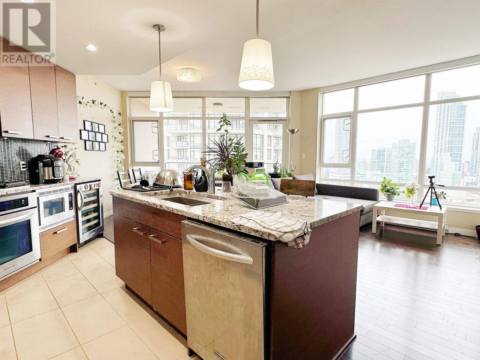 1705 6188 Wilson Avenue, Burnaby, British Columbia  V5H 0A5 - Photo 2 - R2823117