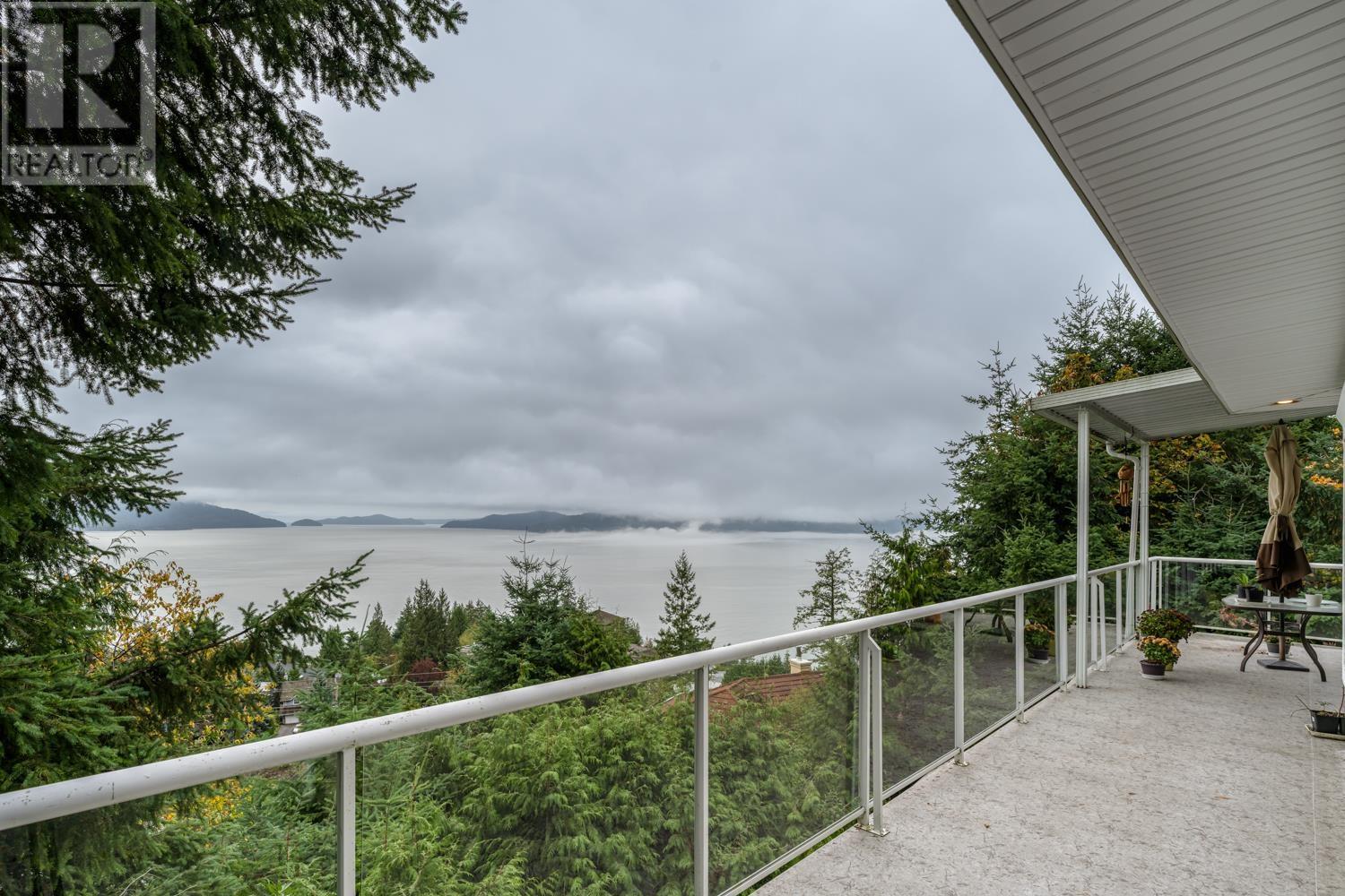 350 Kelvin Grove Way, Lions Bay, British Columbia  V0N 2E0 - Photo 1 - R2825686