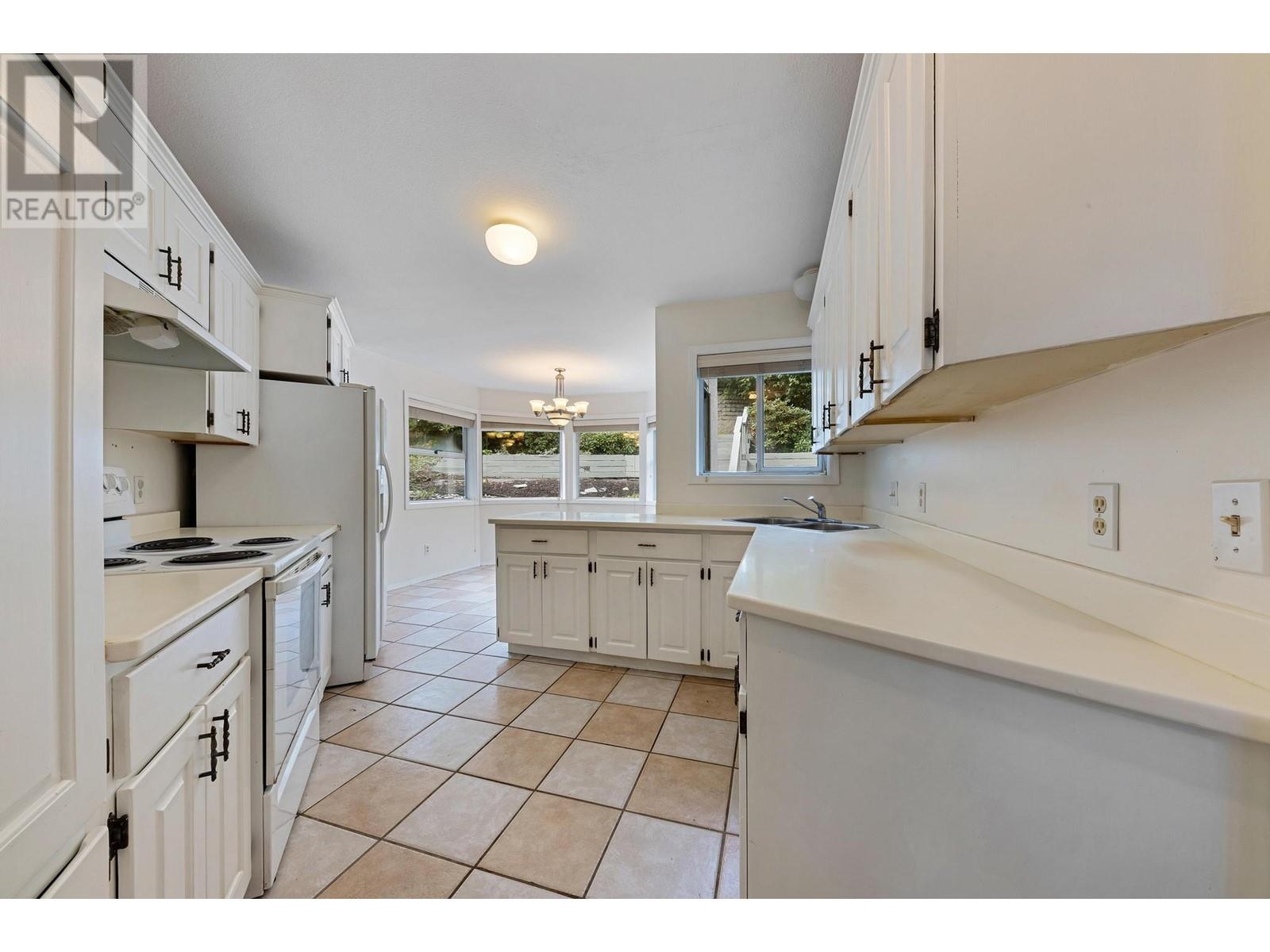 2249 Monashee Court, Coquitlam, British Columbia  V3K 6P7 - Photo 7 - R2825540