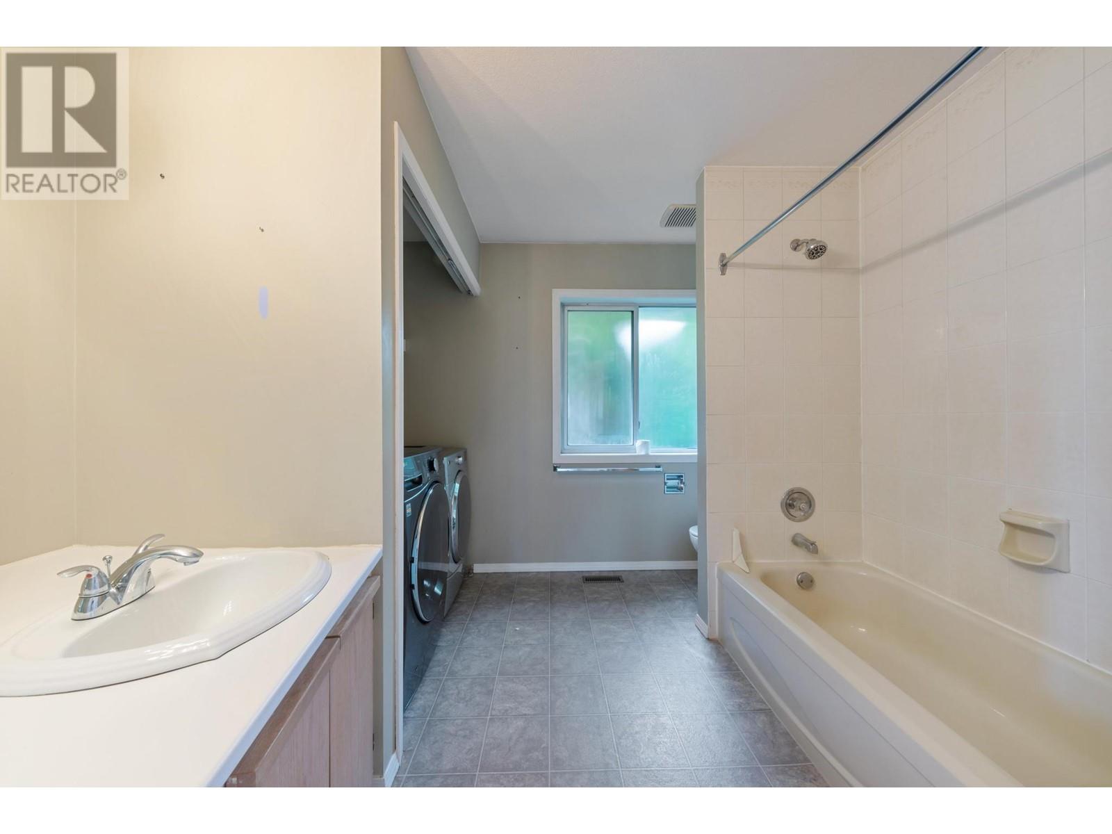 2249 Monashee Court, Coquitlam, British Columbia  V3K 6P7 - Photo 16 - R2825540