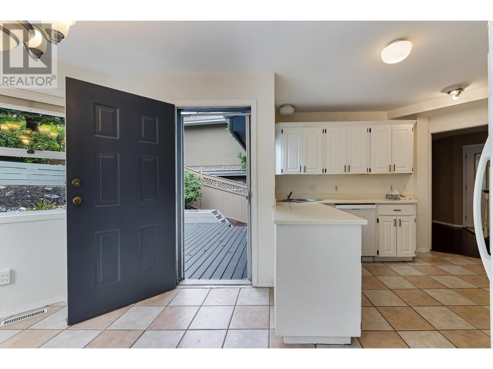 2249 Monashee Court, Coquitlam, British Columbia  V3K 6P7 - Photo 8 - R2825540
