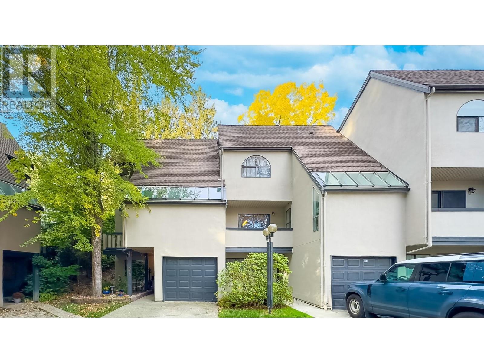 8531 Woodtrail Place, Burnaby, British Columbia  V5A 4A9 - Photo 2 - R2825002