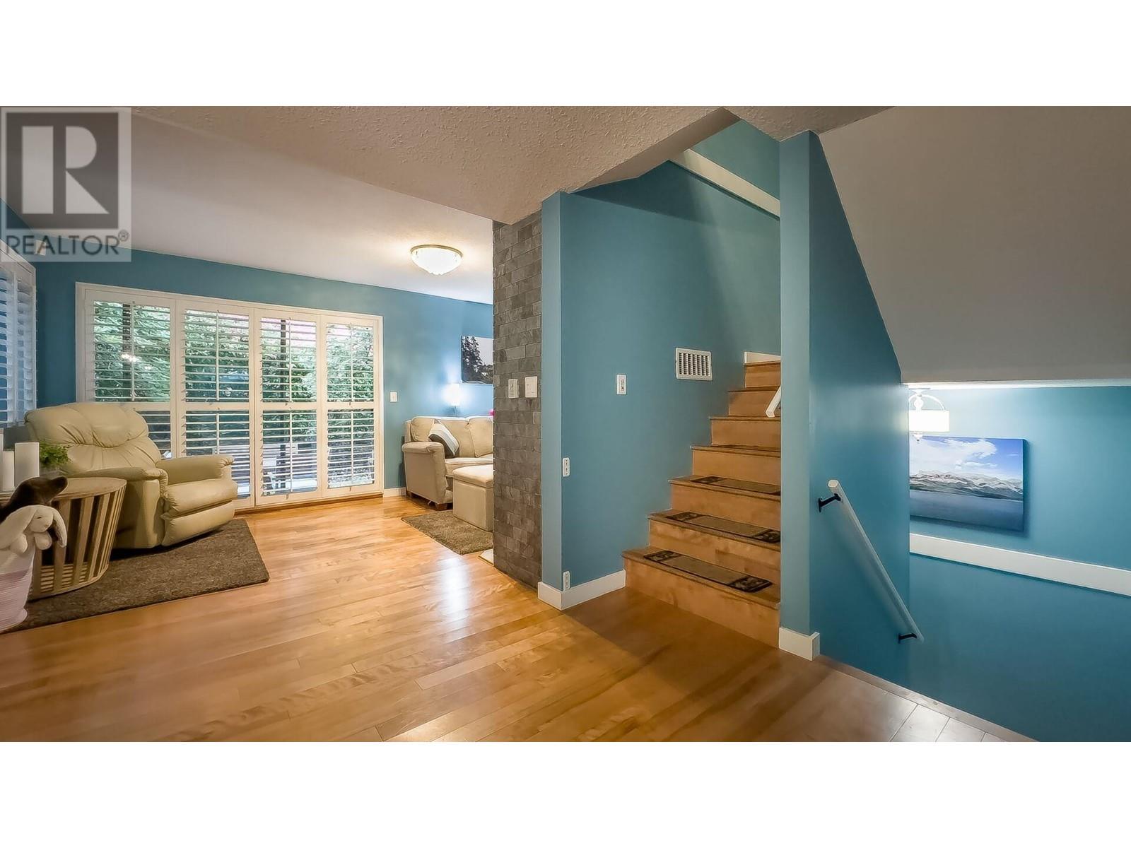 8531 Woodtrail Place, Burnaby, British Columbia  V5A 4A9 - Photo 3 - R2825002
