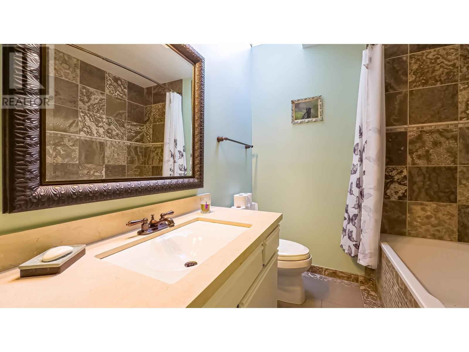 8531 Woodtrail Place, Burnaby, British Columbia  V5A 4A9 - Photo 32 - R2825002