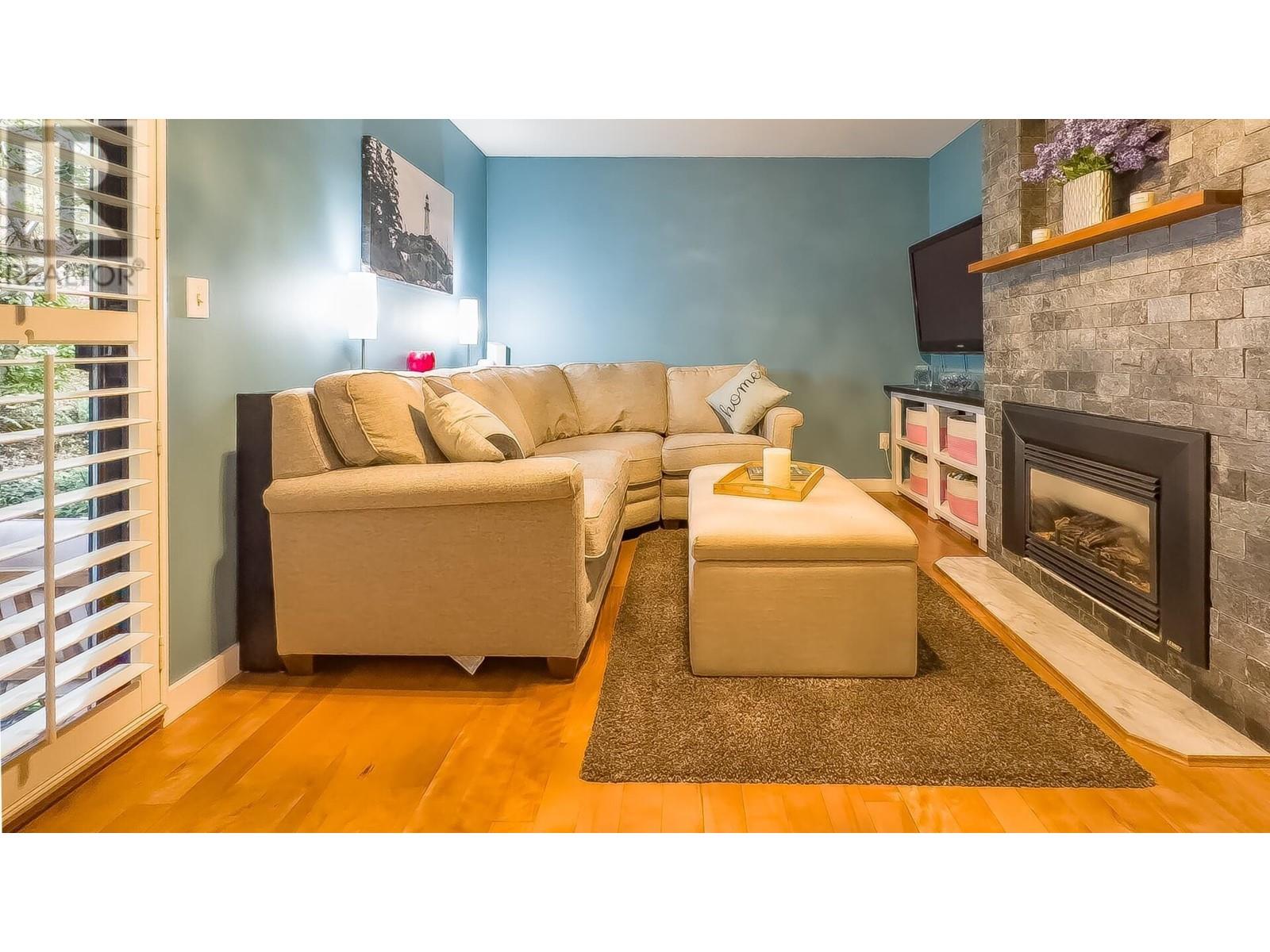 8531 Woodtrail Place, Burnaby, British Columbia  V5A 4A9 - Photo 4 - R2825002