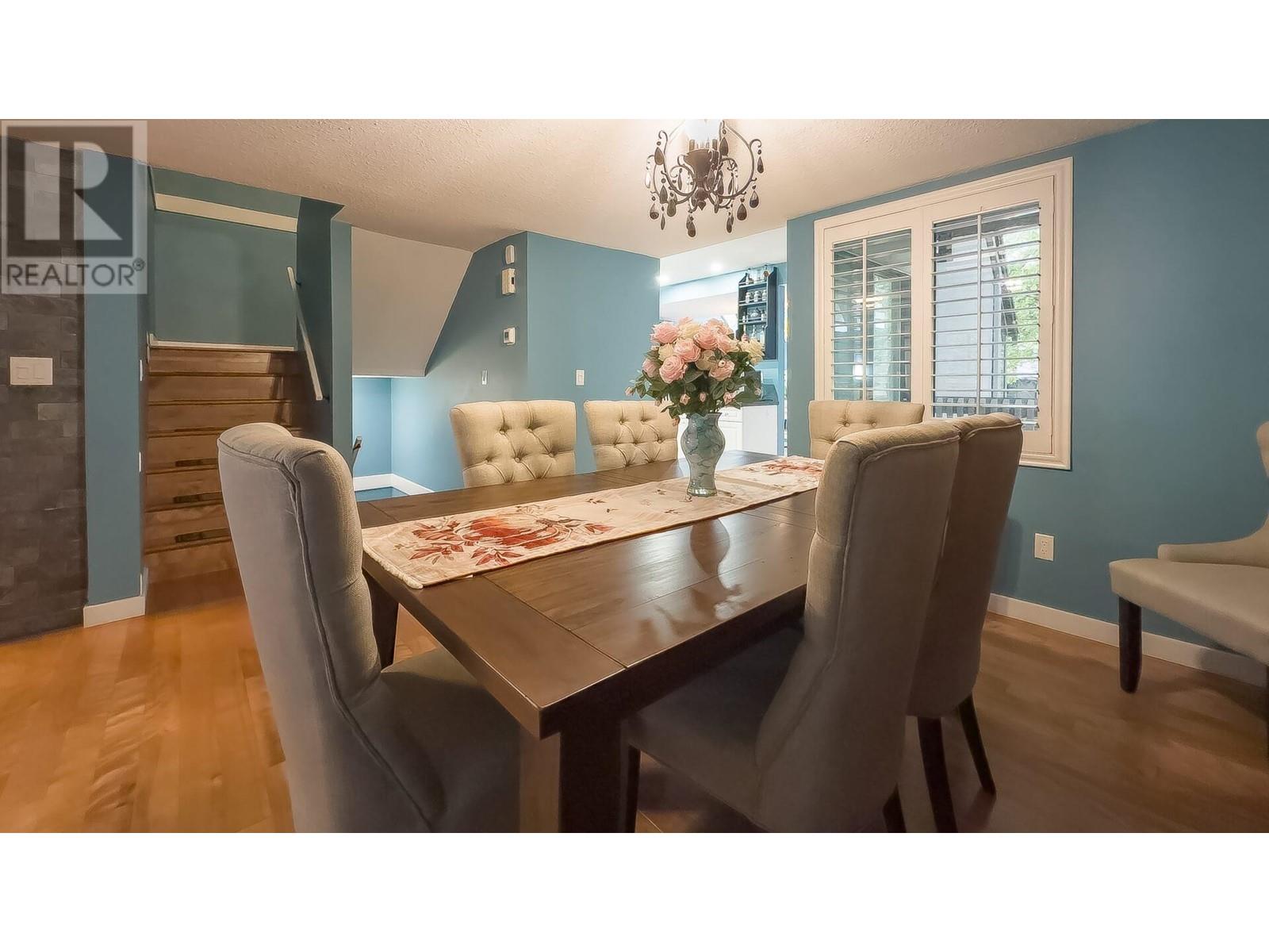 8531 Woodtrail Place, Burnaby, British Columbia  V5A 4A9 - Photo 9 - R2825002