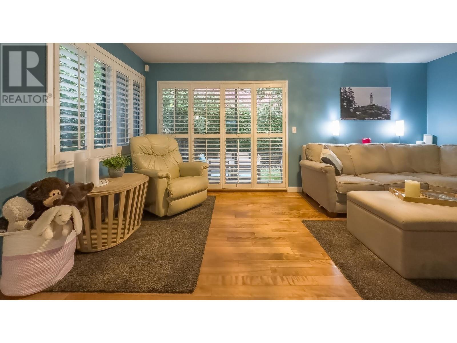 8531 Woodtrail Place, Burnaby, British Columbia  V5A 4A9 - Photo 8 - R2825002