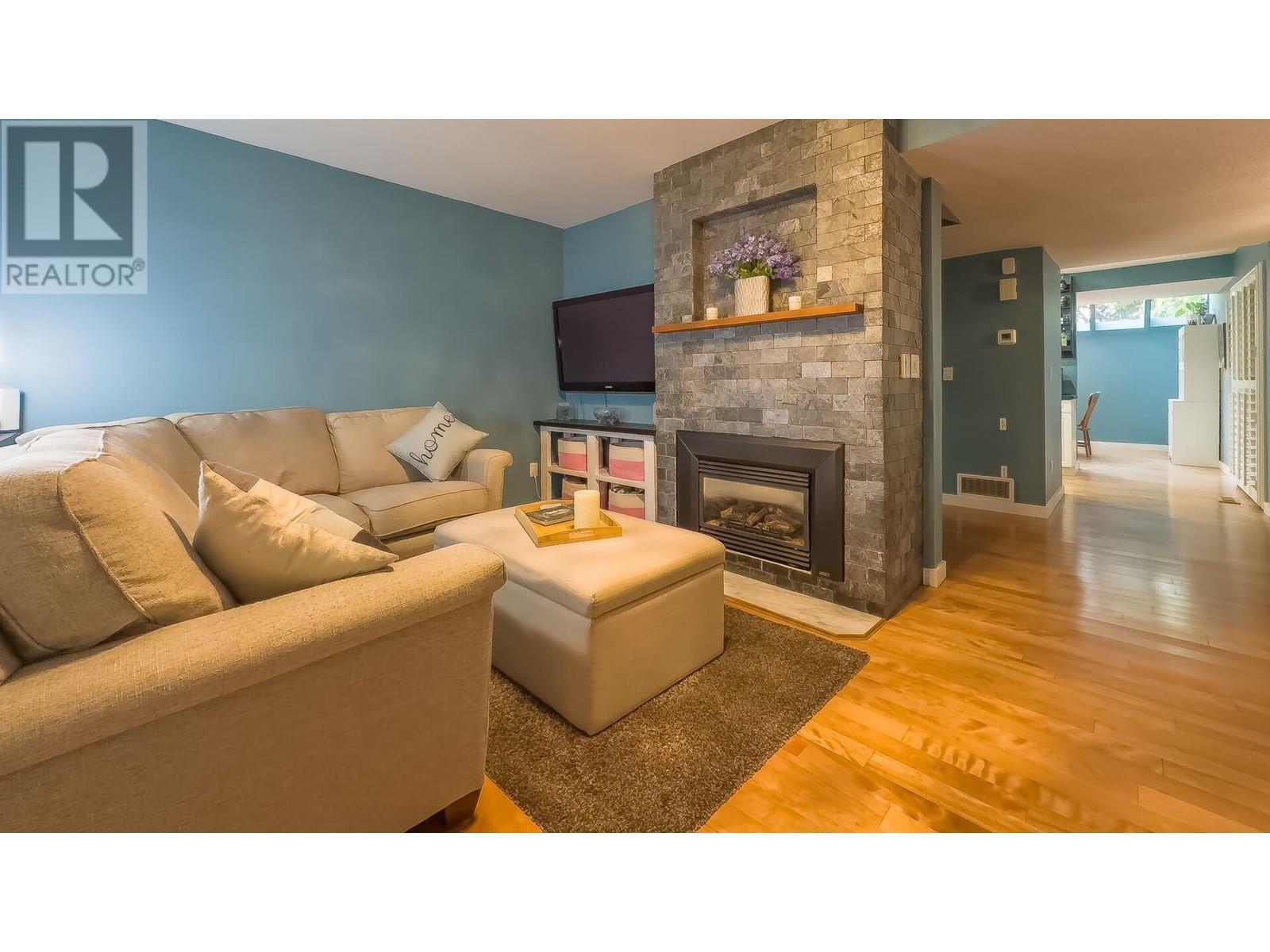 8531 Woodtrail Place, Burnaby, British Columbia  V5A 4A9 - Photo 5 - R2825002