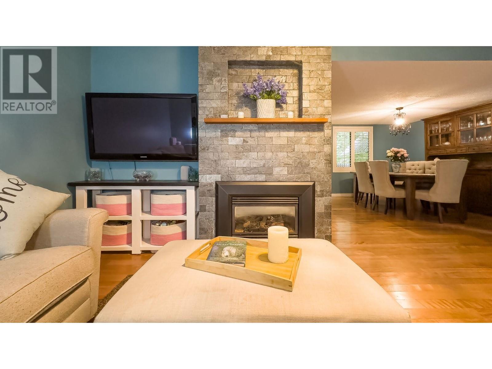 8531 Woodtrail Place, Burnaby, British Columbia  V5A 4A9 - Photo 6 - R2825002