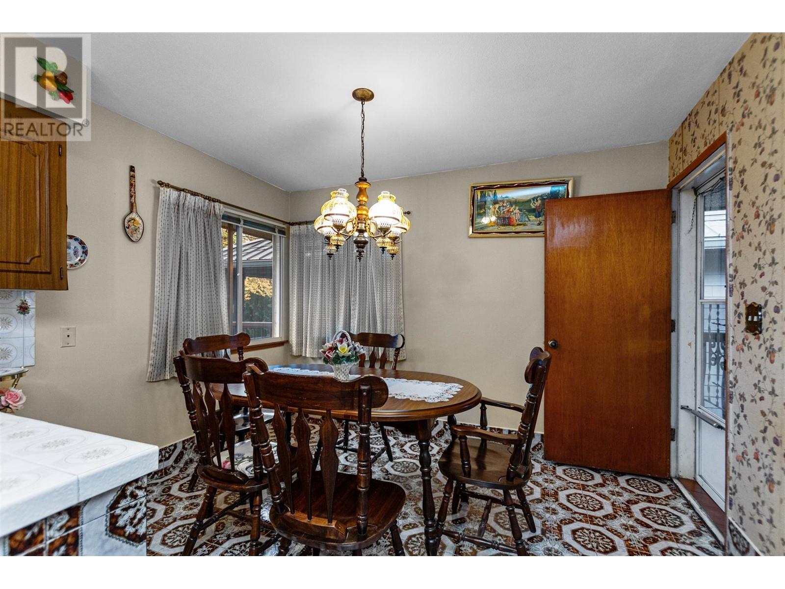 4917 Venables Street, Burnaby, British Columbia  V5B 1X8 - Photo 5 - R2826223