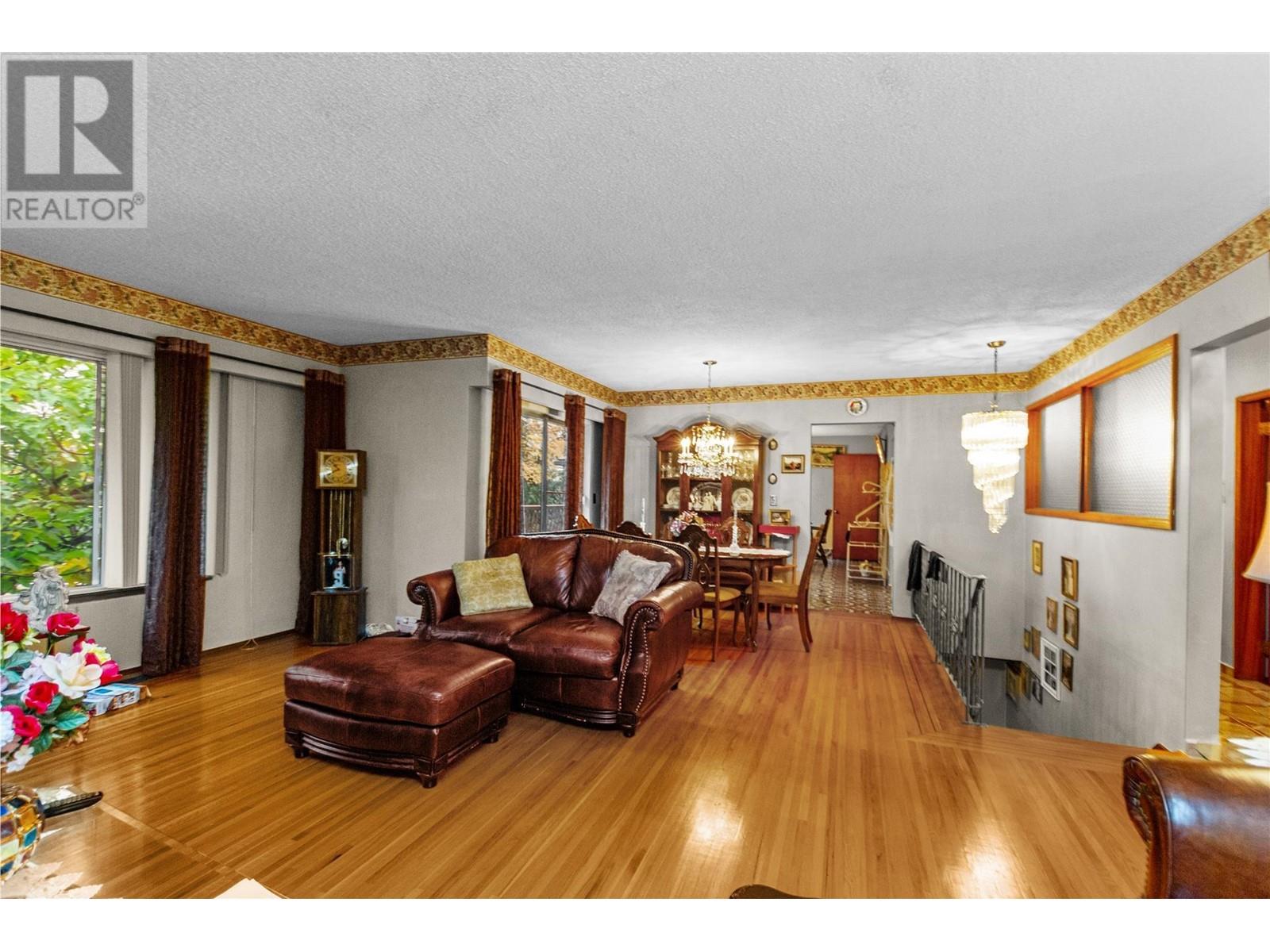 4917 Venables Street, Burnaby, British Columbia  V5B 1X8 - Photo 7 - R2826223