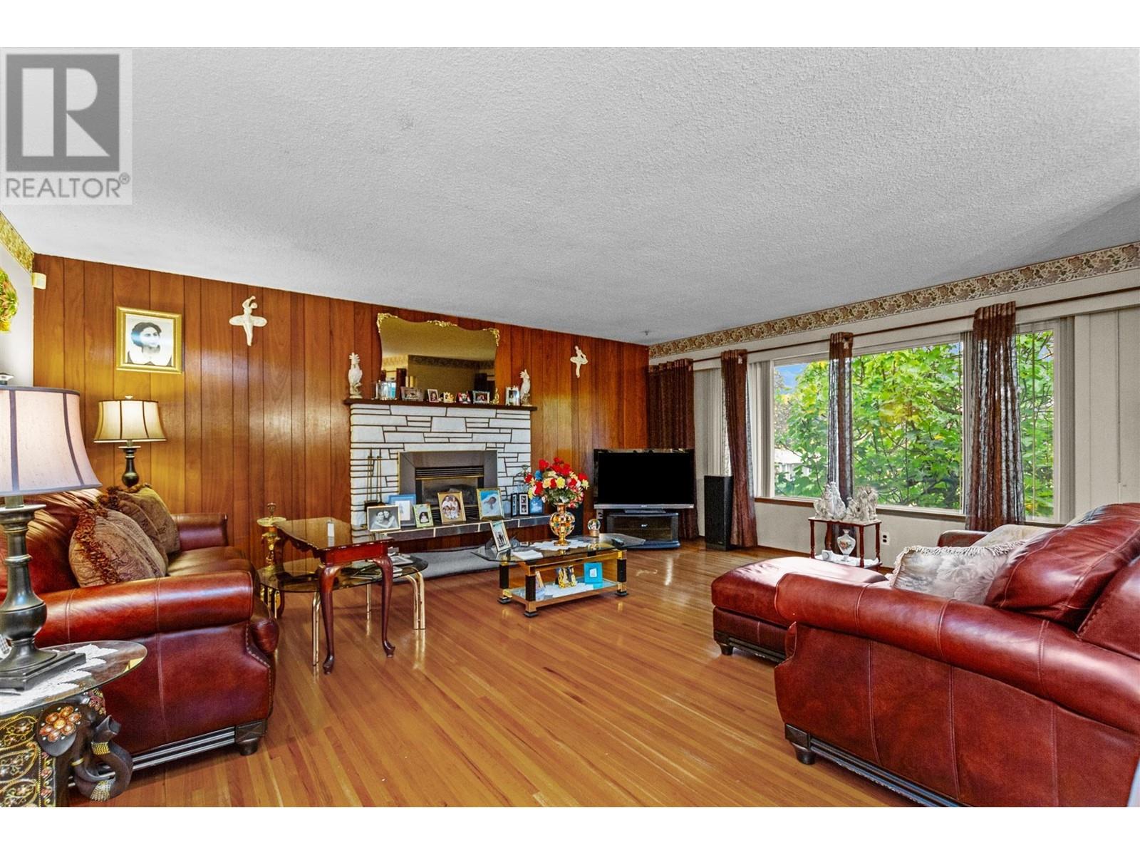 4917 Venables Street, Burnaby, British Columbia  V5B 1X8 - Photo 8 - R2826223