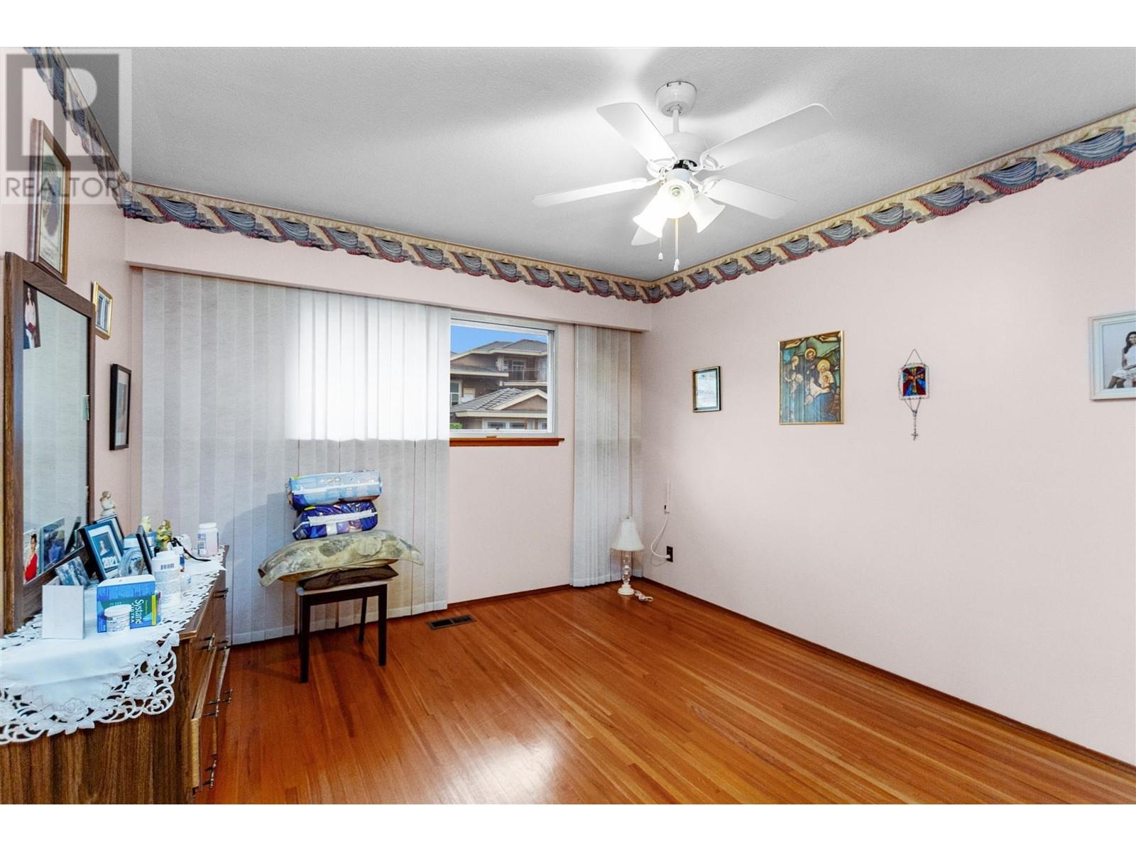 4917 Venables Street, Burnaby, British Columbia  V5B 1X8 - Photo 13 - R2826223
