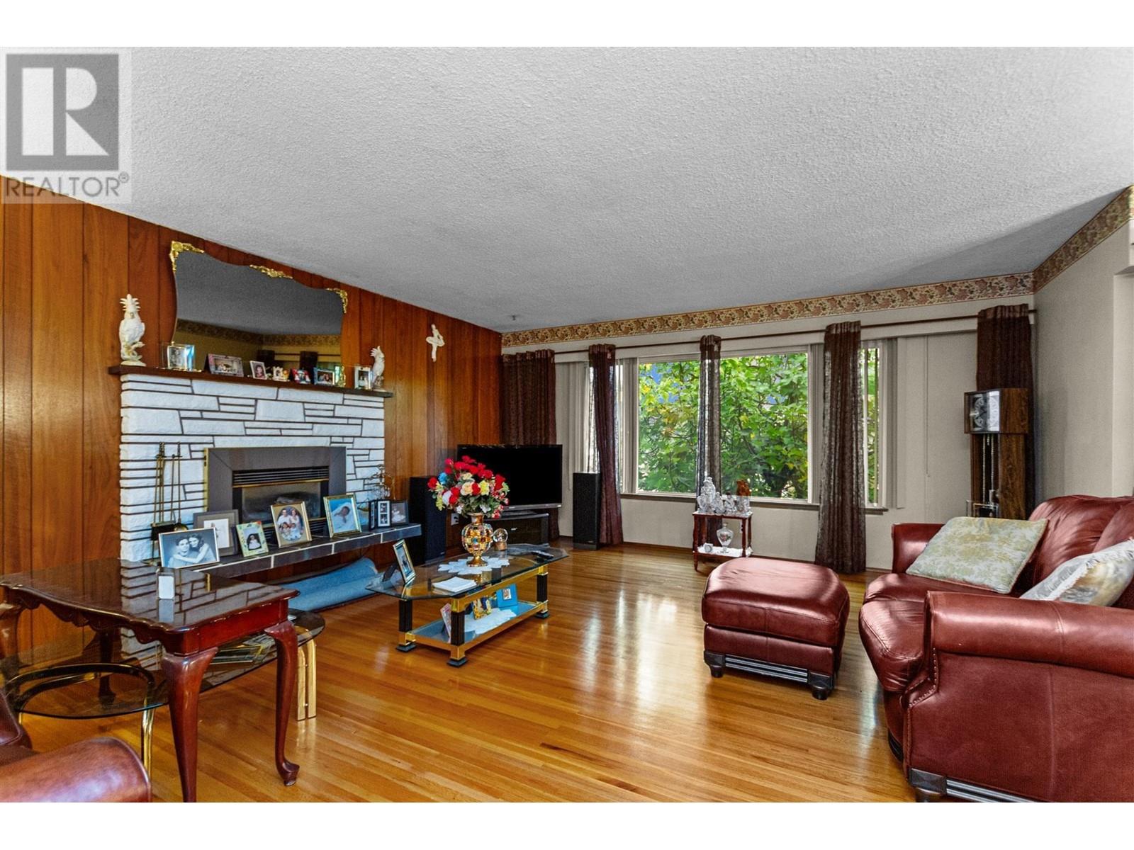 4917 Venables Street, Burnaby, British Columbia  V5B 1X8 - Photo 9 - R2826223