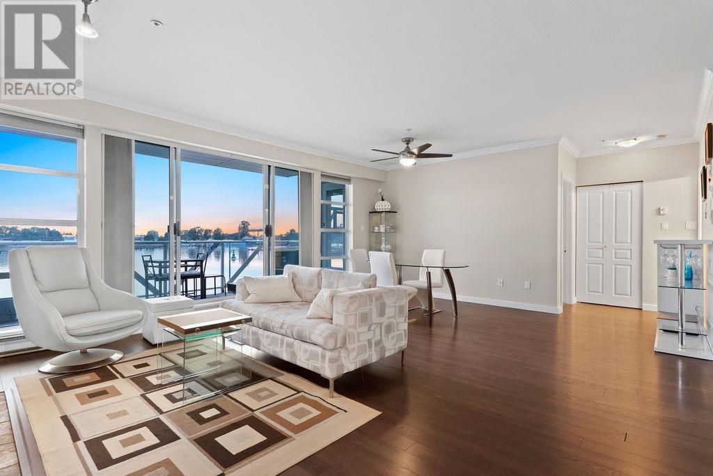 210 2020 Se Kent Avenue, Vancouver, British Columbia  V5P 4X1 - Photo 3 - R2819614