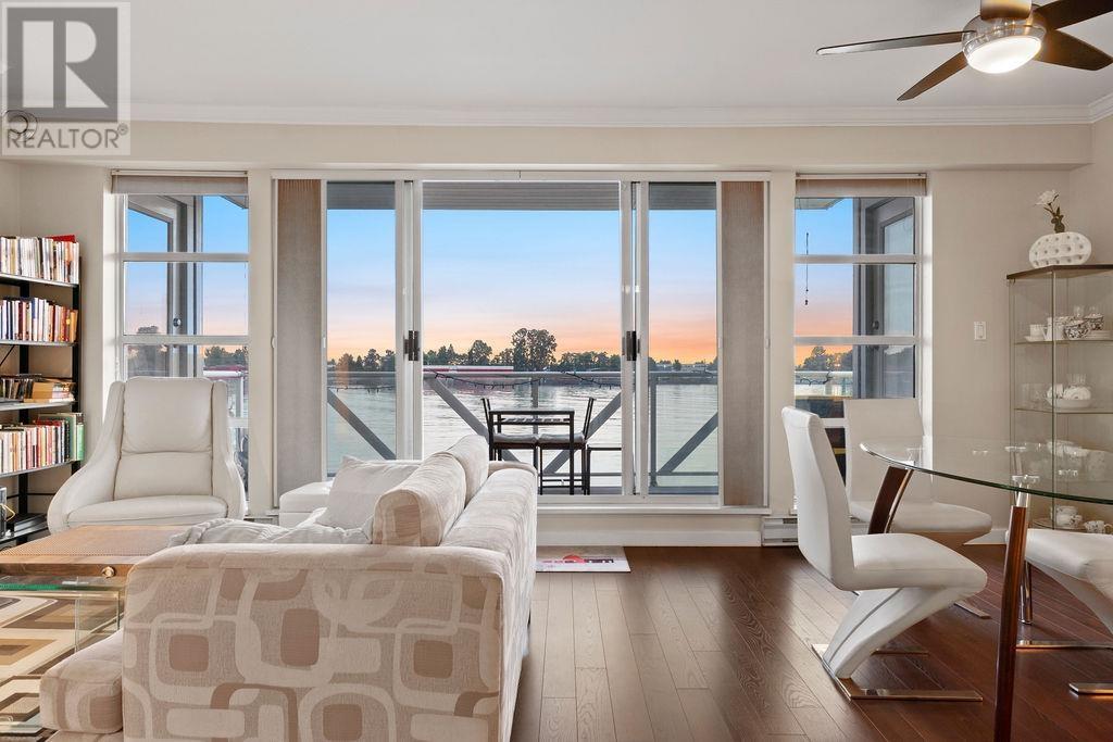 210 2020 Se Kent Avenue, Vancouver, British Columbia  V5P 4X1 - Photo 2 - R2819614