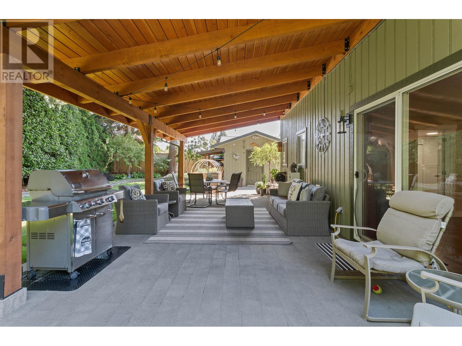 12048 189a Street, Pitt Meadows, British Columbia  V3Y 1W6 - Photo 3 - R2818103