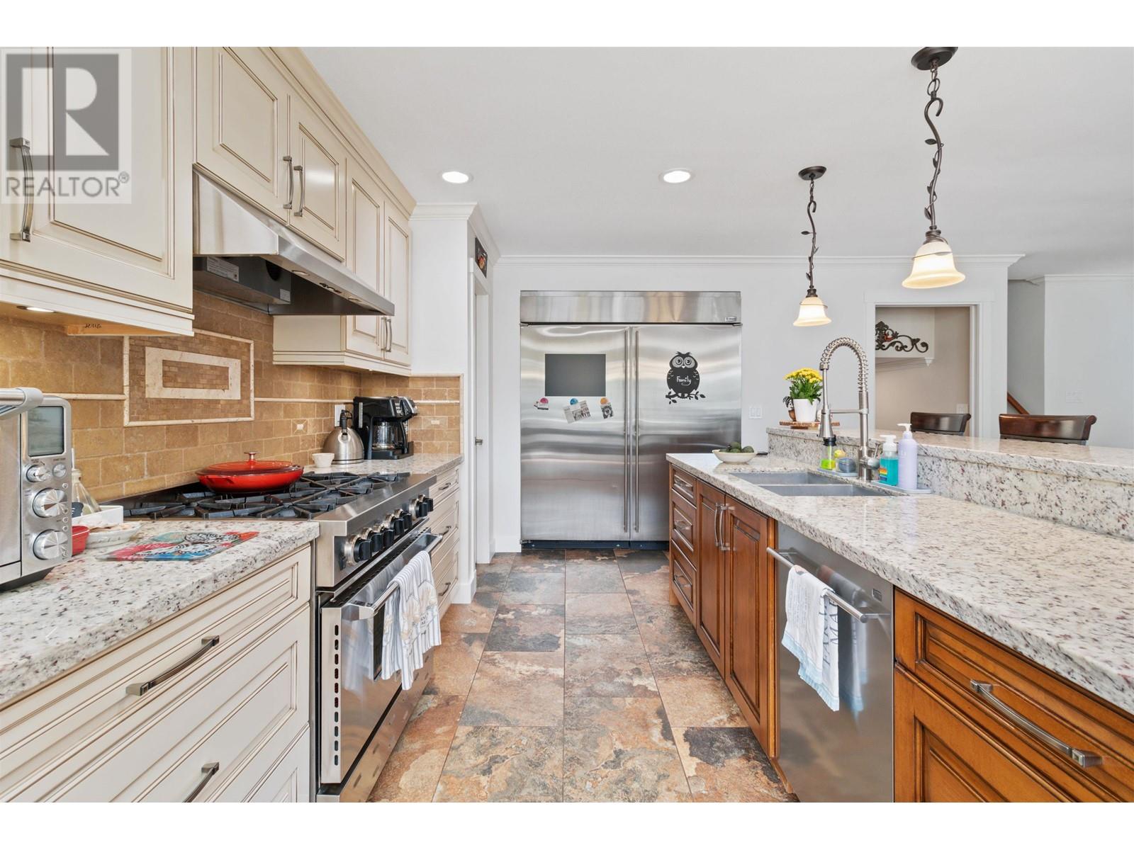 12048 189a Street, Pitt Meadows, British Columbia  V3Y 1W6 - Photo 5 - R2818103