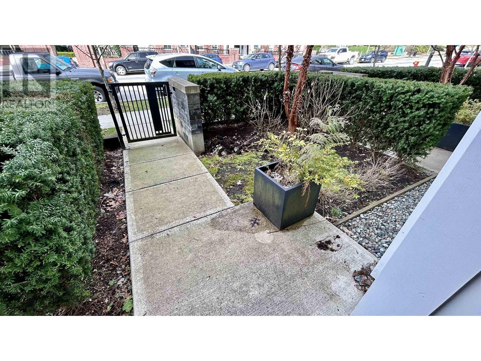 117 548 Foster Avenue, Coquitlam, British Columbia  V3J 0E2 - Photo 3 - R2819467