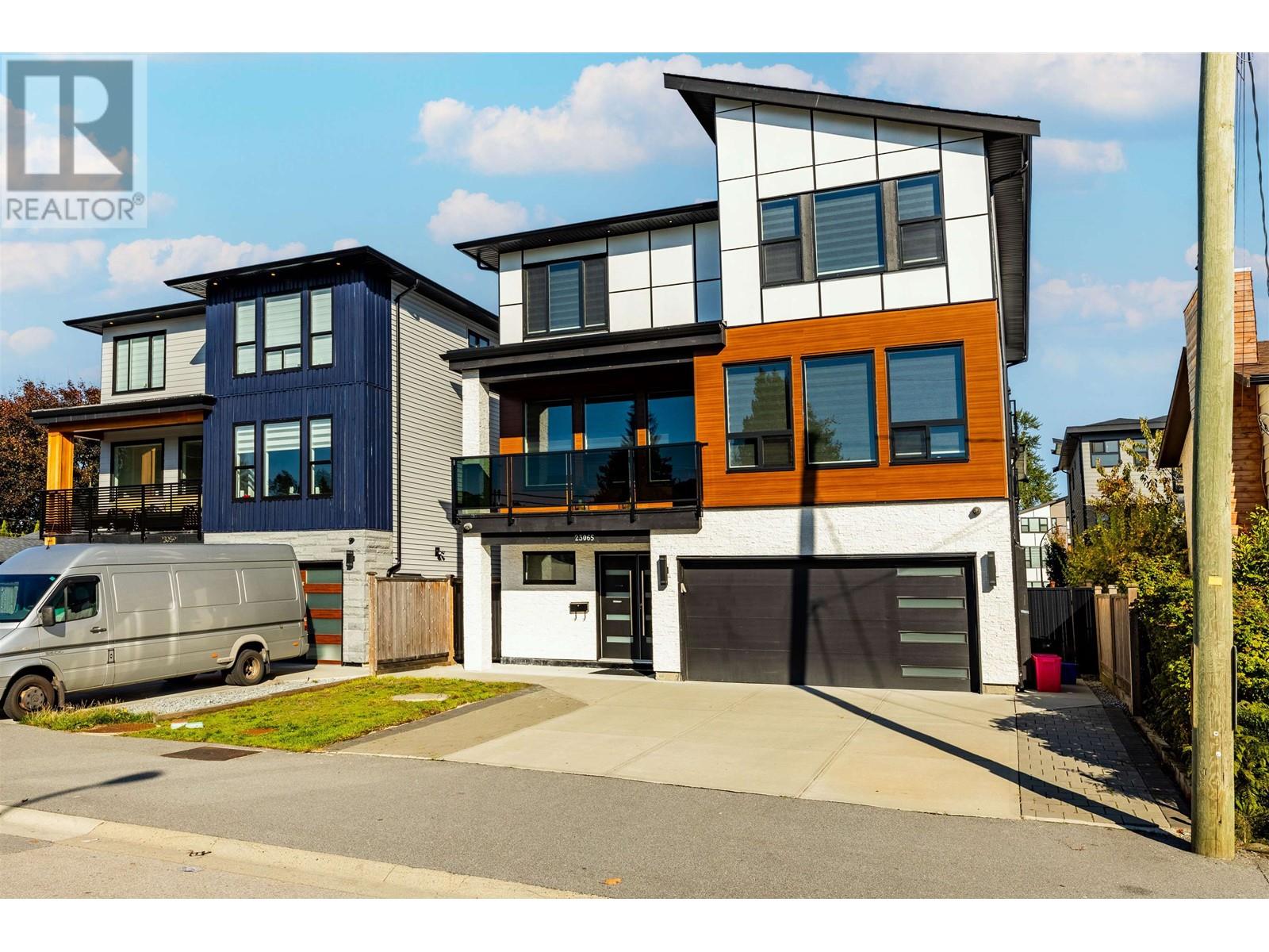 23065 117 Avenue, Maple Ridge, British Columbia  V2X 2K3 - Photo 2 - R2826379