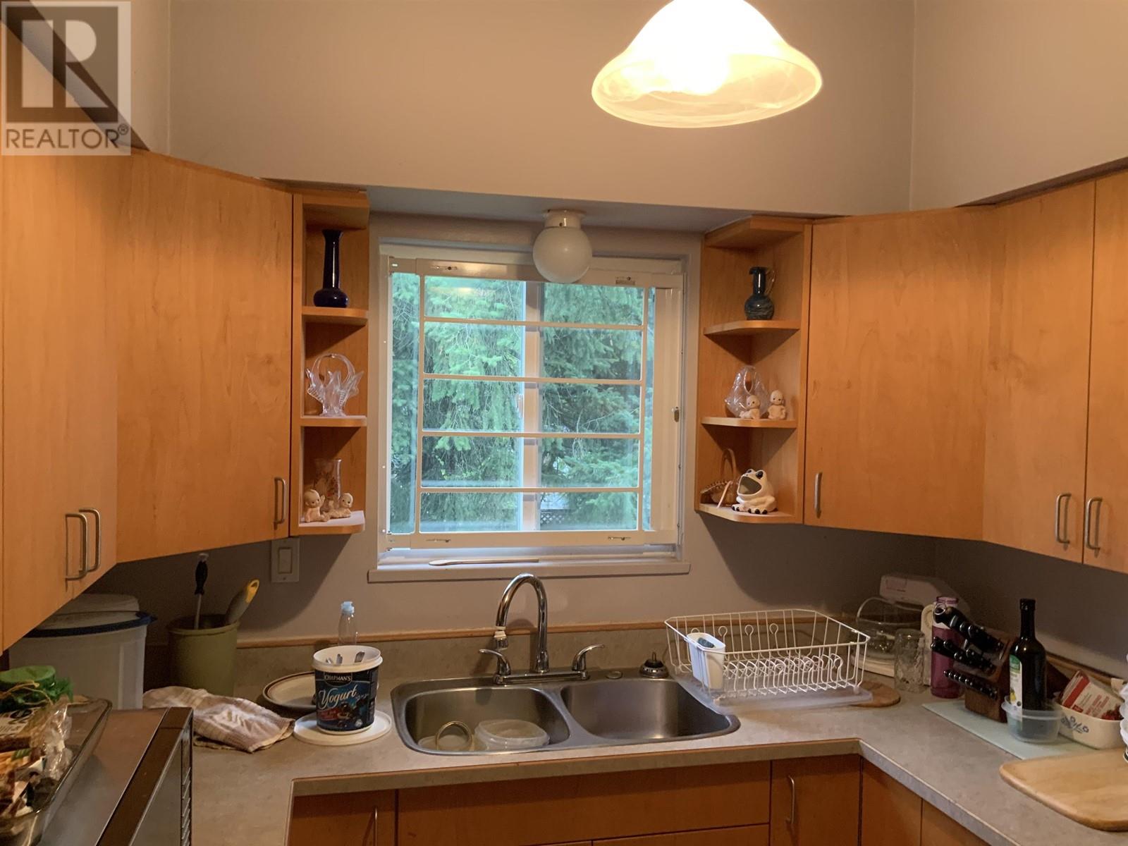 1033 Prairie Avenue, Port Coquitlam, British Columbia  V3B 1S3 - Photo 7 - R2826090