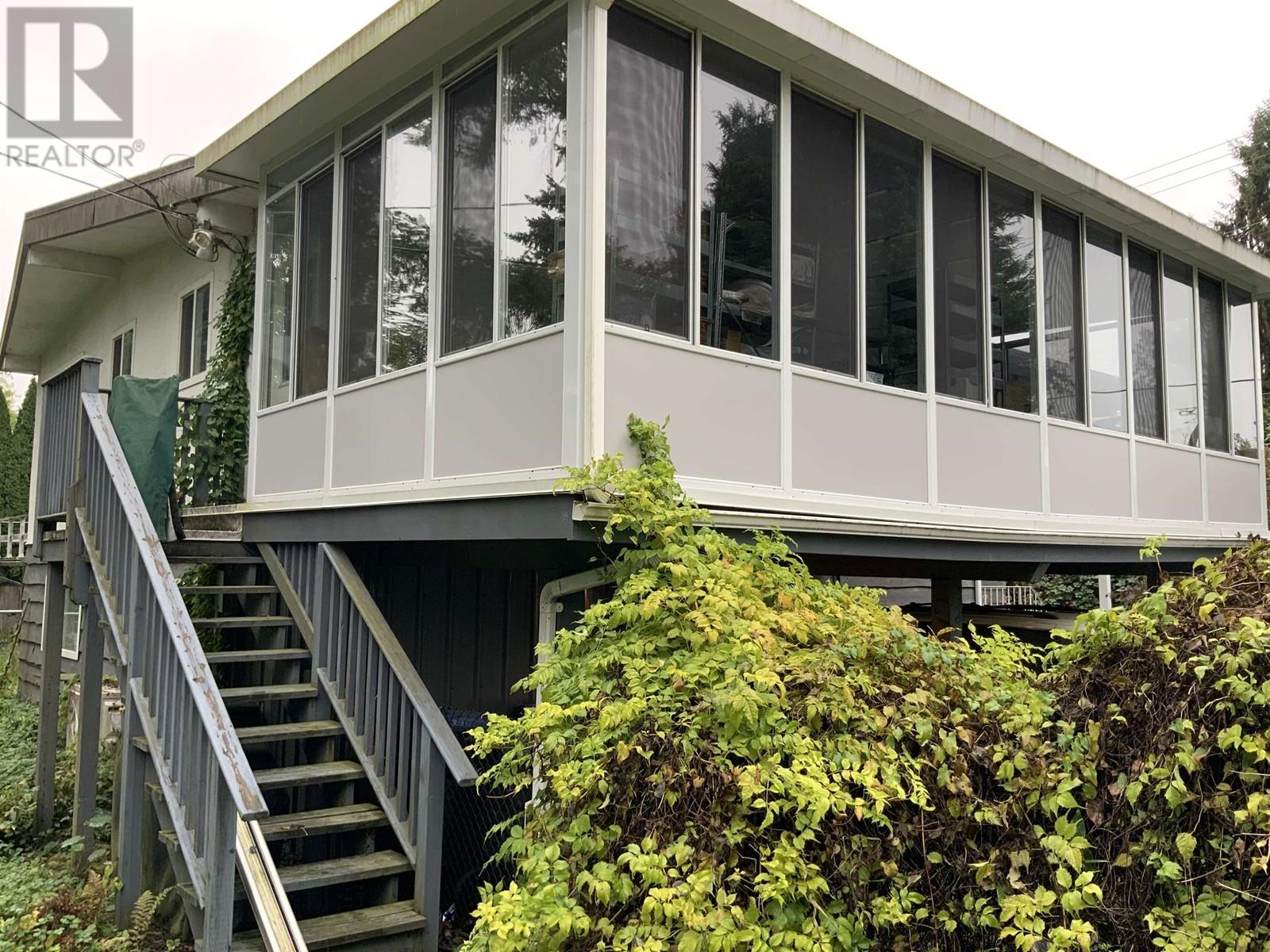 1033 Prairie Avenue, Port Coquitlam, British Columbia  V3B 1S3 - Photo 2 - R2826090