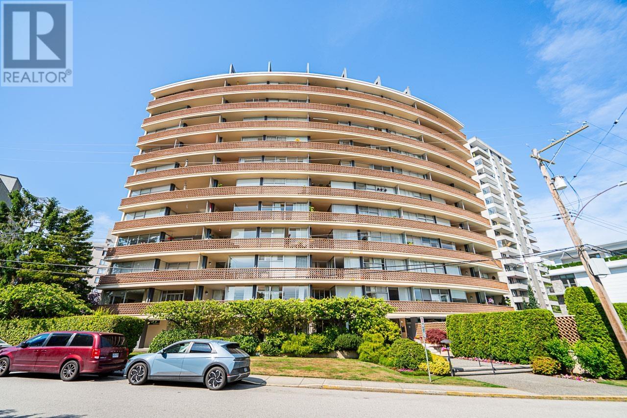1005 2135 ARGYLE AVENUE, west vancouver, British Columbia