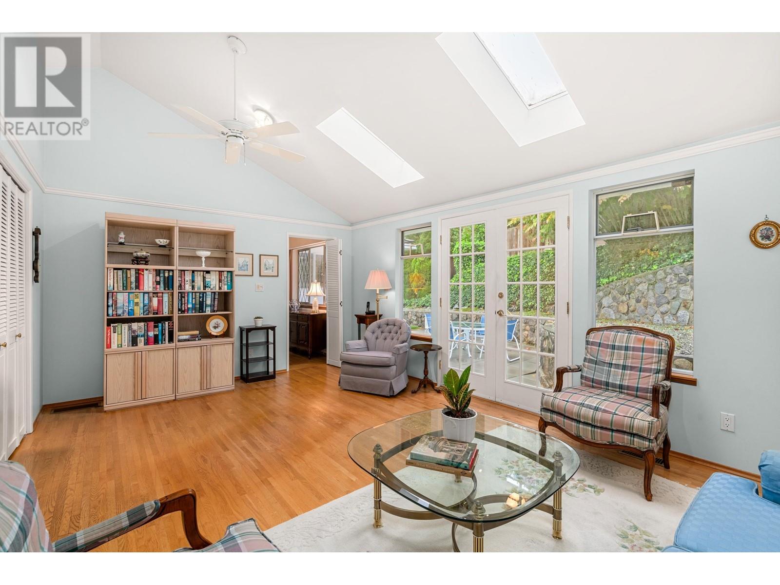 908 Belvedere Drive, North Vancouver, British Columbia  V7R 2B9 - Photo 7 - R2826683