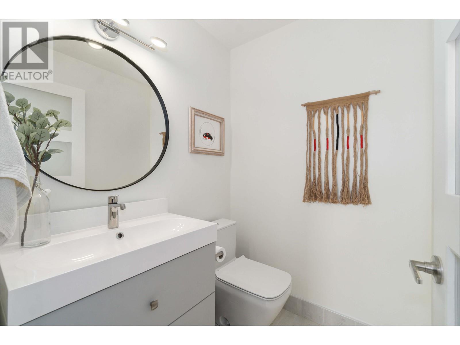 1722 Paddock Drive, Coquitlam, British Columbia  V3E 3N8 - Photo 11 - R2816827
